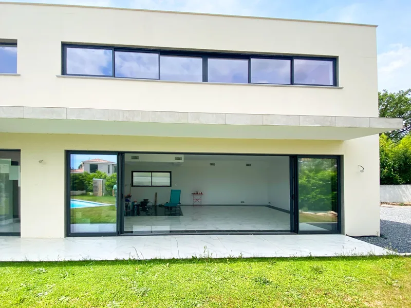 NEW HOUSE, SWIMMING POOL, GRIMAUD