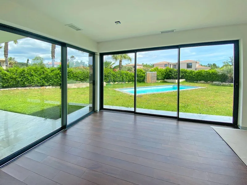 NEW HOUSE, SWIMMING POOL, GRIMAUD