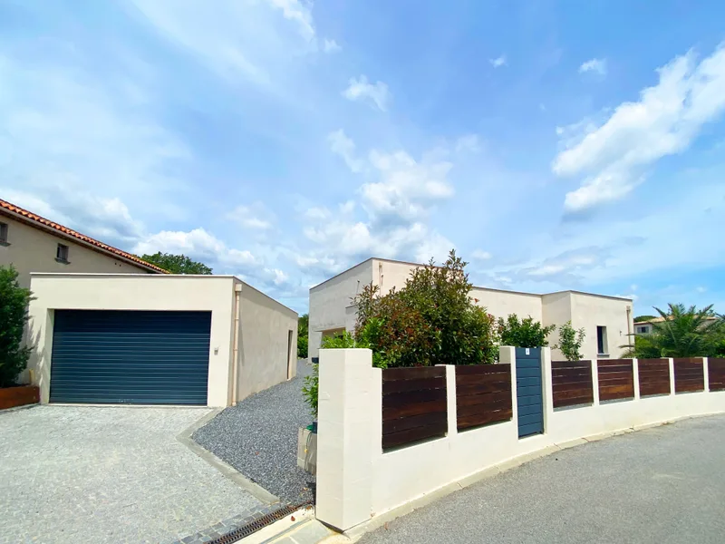 NEW HOUSE, SWIMMING POOL, GRIMAUD