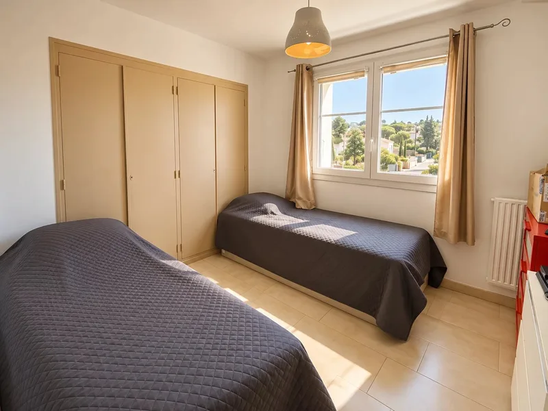 Appartement rénové de 80 m² avec 3 chambres et parking privatif  Cogolin centre à pied