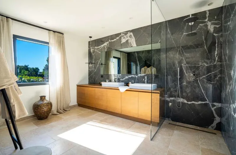 PROPRIÉTÉ D'EXCEPTION AUX PORTES DE SAINT-TROPEZ
