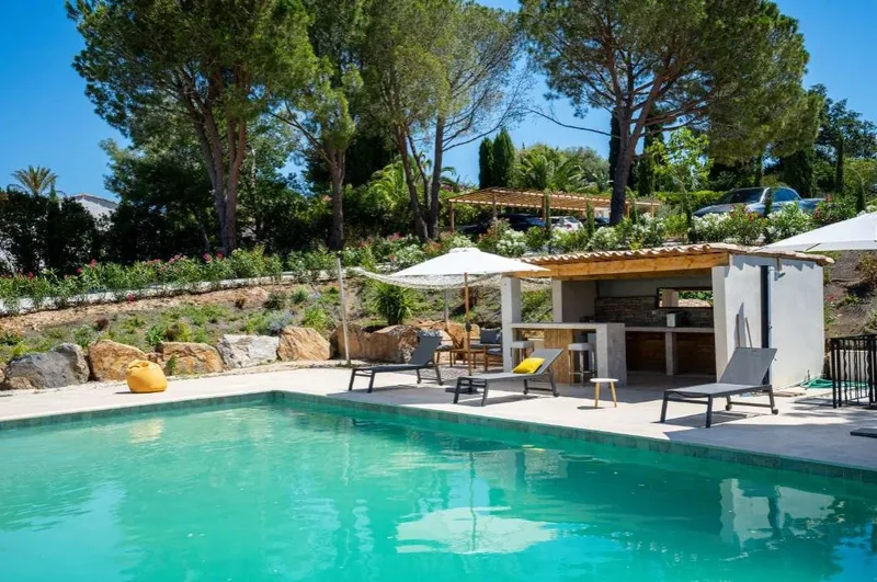 PROPRIÉTÉ D'EXCEPTION AUX PORTES DE SAINT-TROPEZ