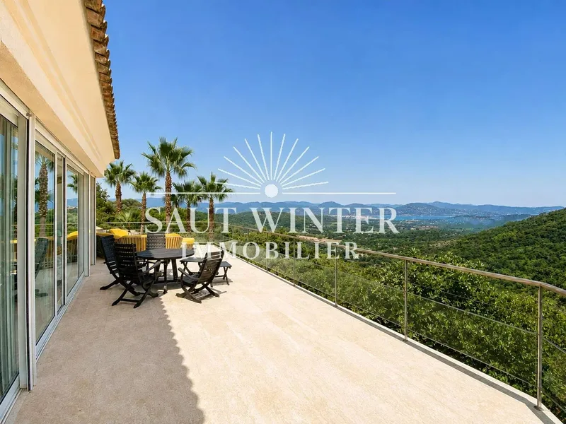 EXCEPTIONAL VILLA OVERLOOKING THE GOLFE DE SAINT-TROPEZ