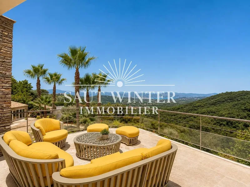 EXCEPTIONAL VILLA OVERLOOKING THE GOLFE DE SAINT-TROPEZ