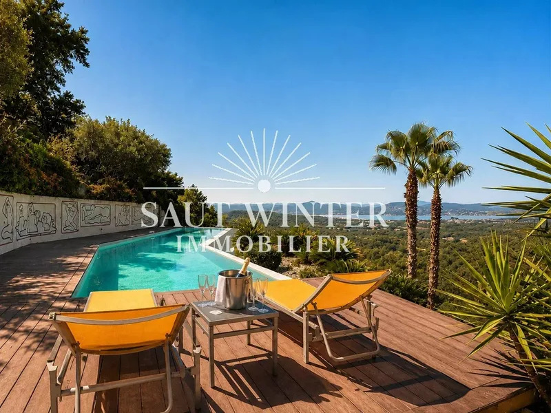 EXCEPTIONAL VILLA OVERLOOKING THE GOLFE DE SAINT-TROPEZ
