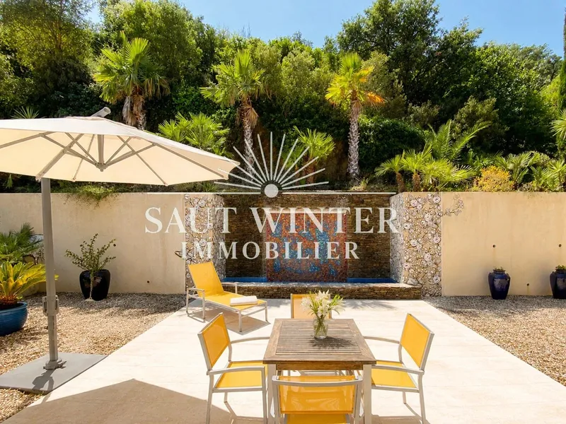 EXCEPTIONAL VILLA OVERLOOKING THE GOLFE DE SAINT-TROPEZ