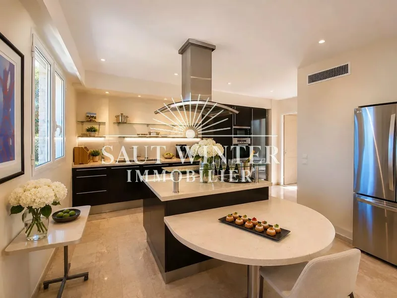 EXCEPTIONAL VILLA OVERLOOKING THE GOLFE DE SAINT-TROPEZ