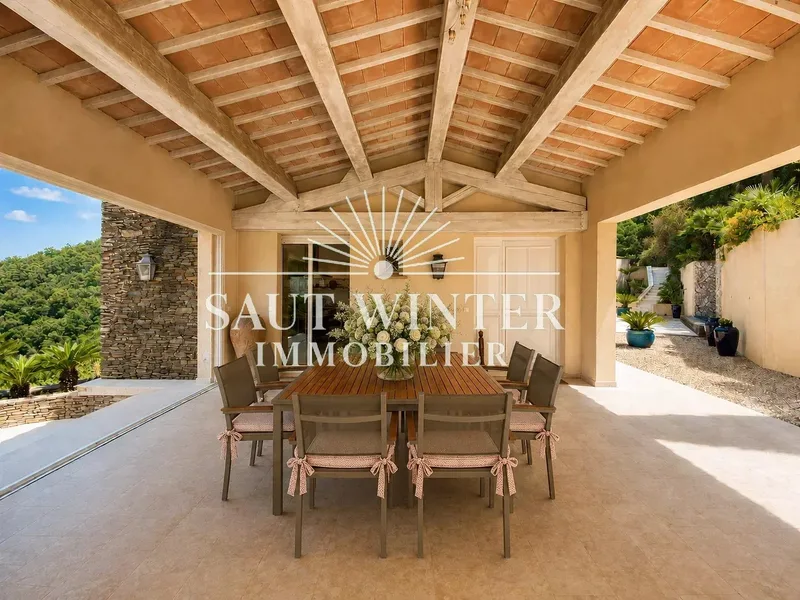 EXCEPTIONAL VILLA OVERLOOKING THE GOLFE DE SAINT-TROPEZ