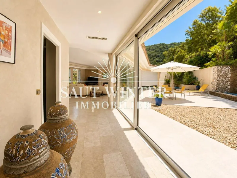 EXCEPTIONAL VILLA OVERLOOKING THE GOLFE DE SAINT-TROPEZ