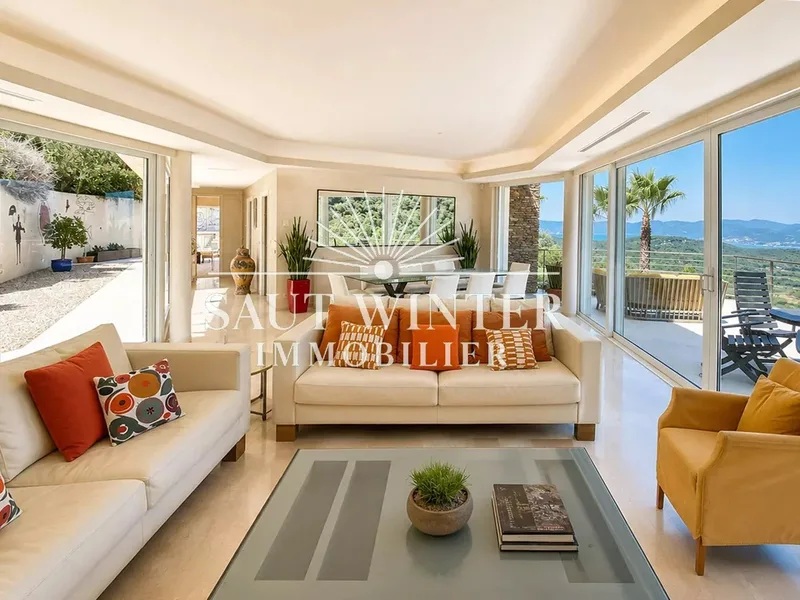 EXCEPTIONAL VILLA OVERLOOKING THE GOLFE DE SAINT-TROPEZ