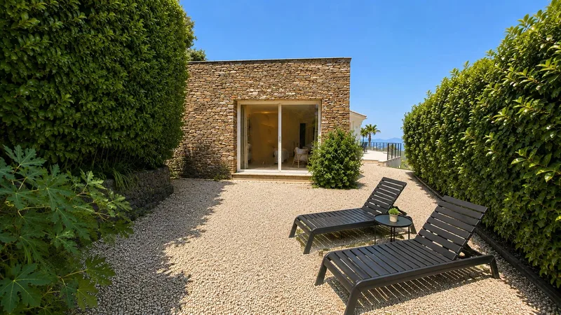 VILLA D'EXCEPTION DOMINANT LE GOLFE DE SAINT-TROPEZ