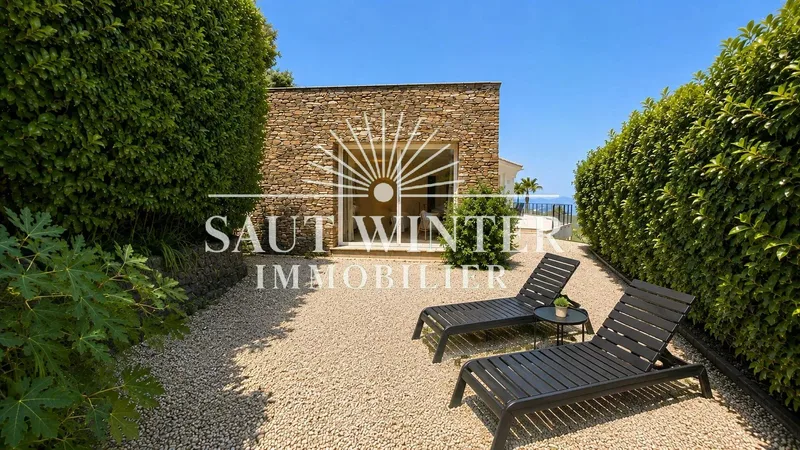 EXCEPTIONAL VILLA OVERLOOKING THE GOLFE DE SAINT-TROPEZ