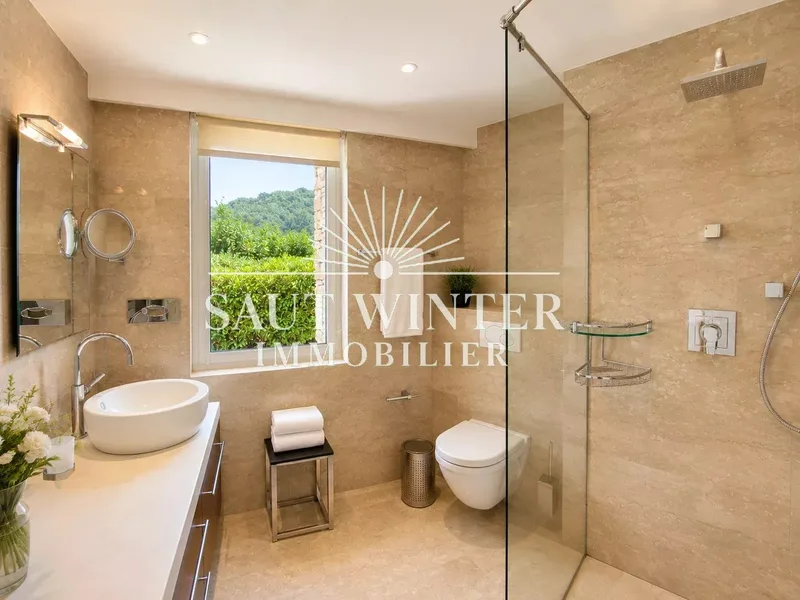 EXCEPTIONAL VILLA OVERLOOKING THE GOLFE DE SAINT-TROPEZ