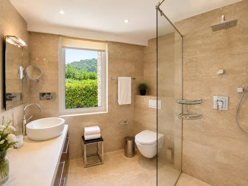 VILLA D'EXCEPTION DOMINANT LE GOLFE DE SAINT-TROPEZ