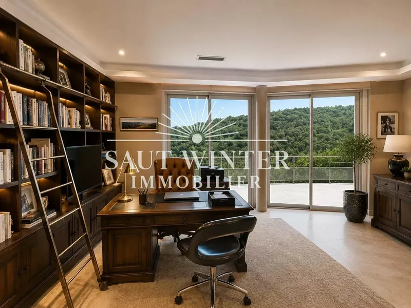 EXCEPTIONAL VILLA OVERLOOKING THE GOLFE DE SAINT-TROPEZ