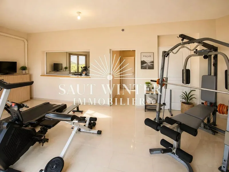 EXCEPTIONAL VILLA OVERLOOKING THE GOLFE DE SAINT-TROPEZ