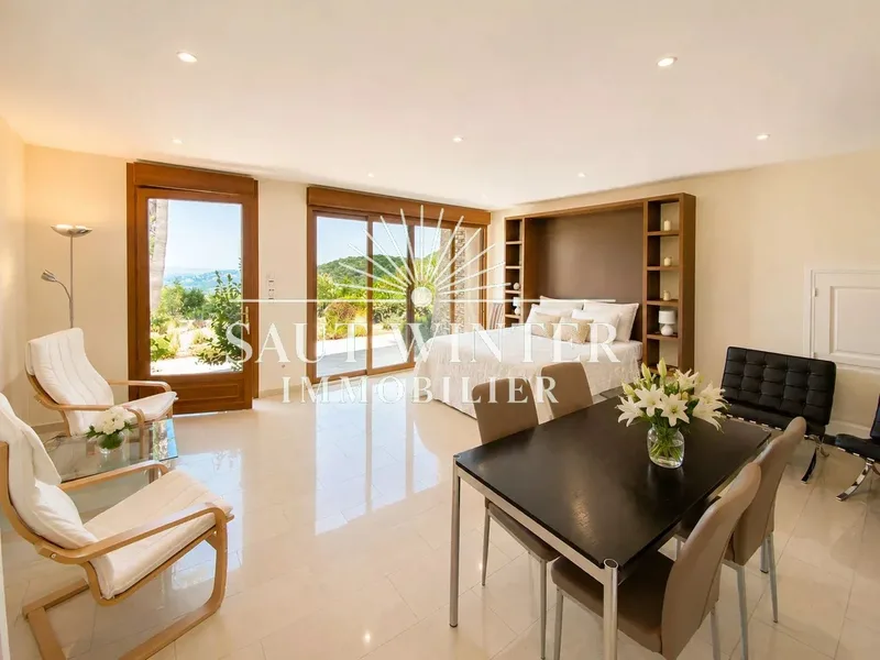 EXCEPTIONAL VILLA OVERLOOKING THE GOLFE DE SAINT-TROPEZ