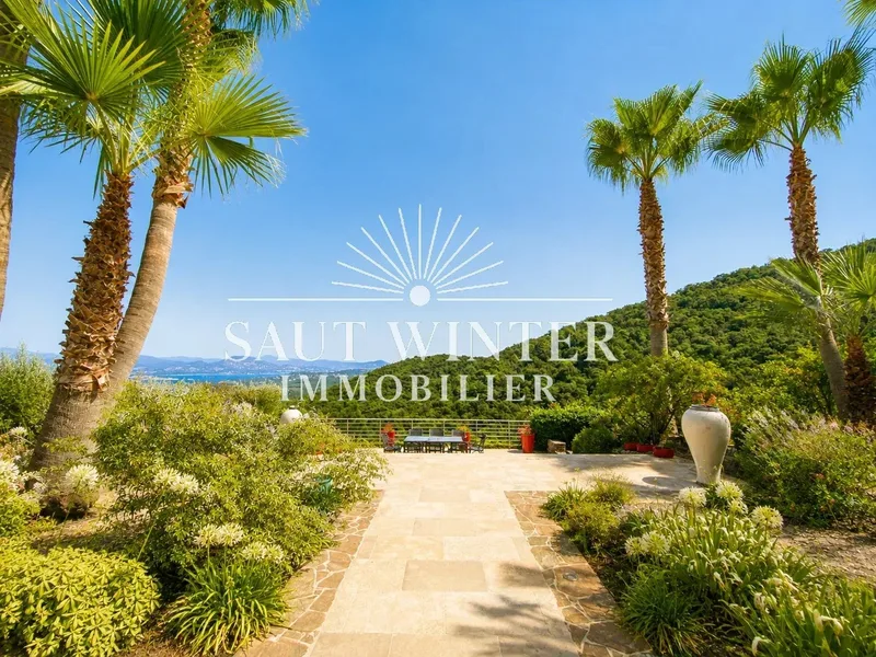EXCEPTIONAL VILLA OVERLOOKING THE GOLFE DE SAINT-TROPEZ