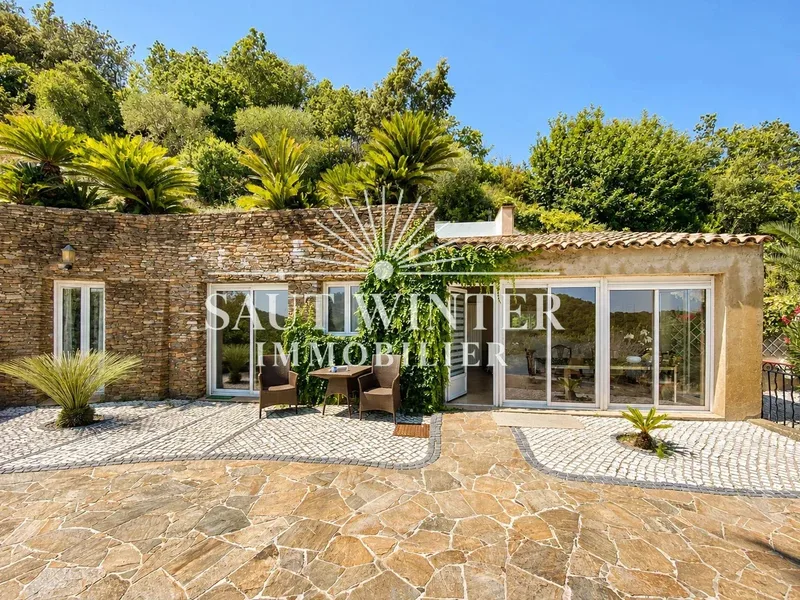 EXCEPTIONAL VILLA OVERLOOKING THE GOLFE DE SAINT-TROPEZ