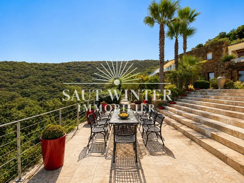 EXCEPTIONAL VILLA OVERLOOKING THE GOLFE DE SAINT-TROPEZ
