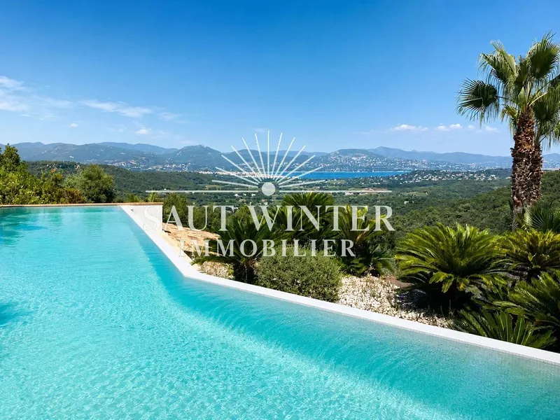EXCEPTIONAL VILLA OVERLOOKING THE GOLFE DE SAINT-TROPEZ