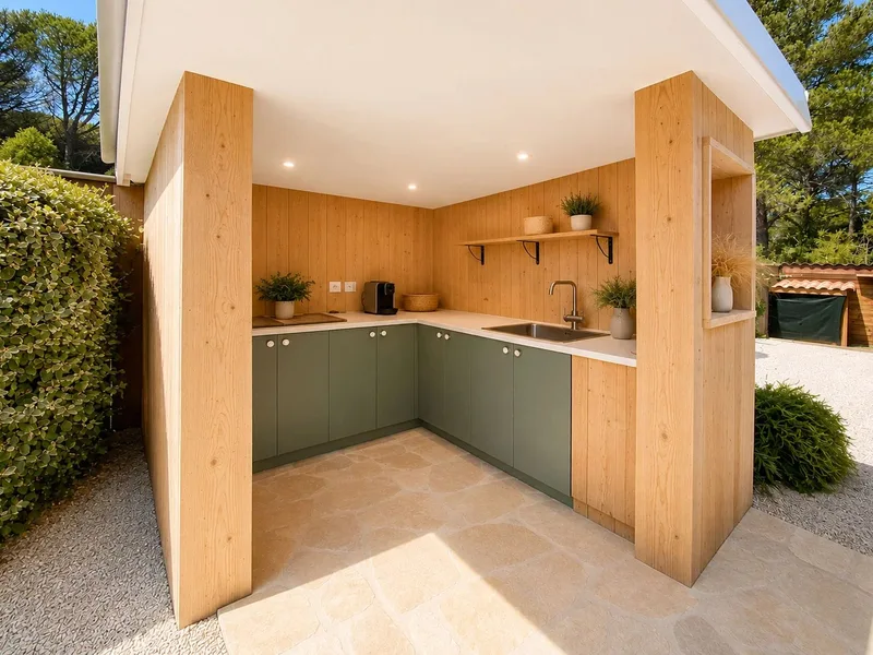 House with swimming pool in a green setting – Gulf of Saint-Tropez