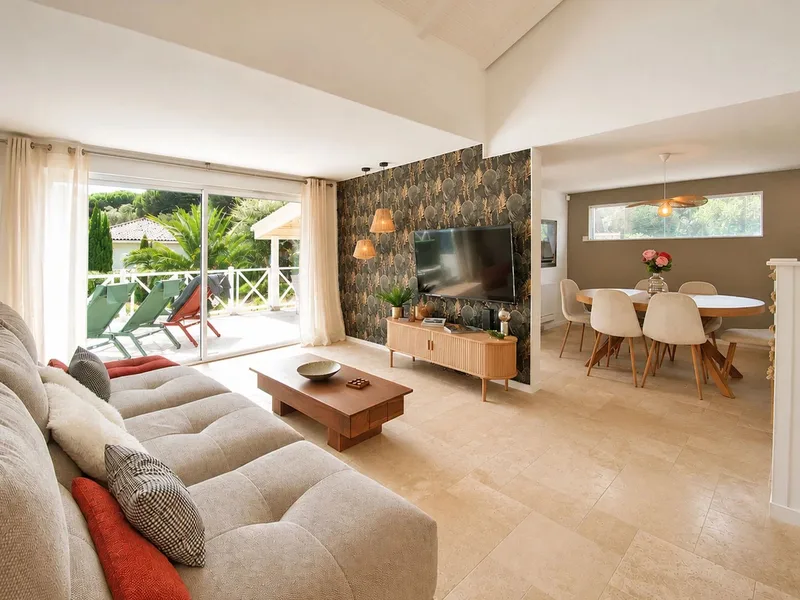 House with swimming pool in a green setting – Gulf of Saint-Tropez