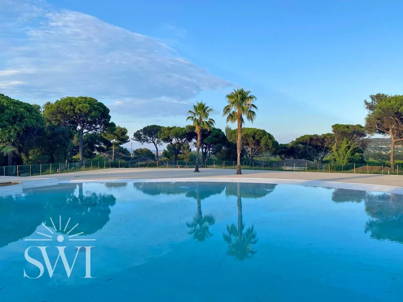 House with swimming pool in a green setting – Gulf of Saint-Tropez