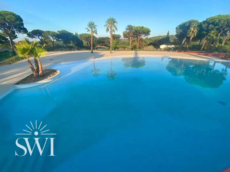 House with swimming pool in a green setting – Gulf of Saint-Tropez