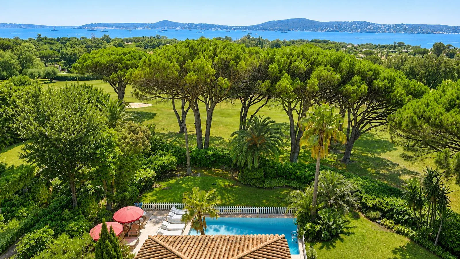 EXCLUSIVITÉ À GRIMAUD – VUE MER – DOMAINE PRIVÉ – GOLF DE BEAUVALLON