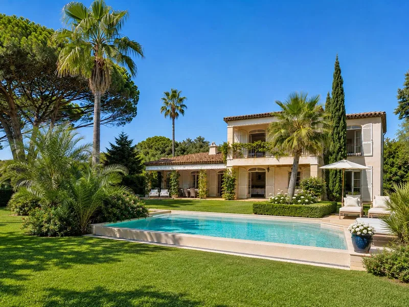 EXCLUSIVITÉ À GRIMAUD – VUE MER – DOMAINE PRIVÉ – GOLF DE BEAUVALLON