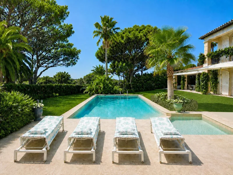 EXCLUSIVITÉ À GRIMAUD – VUE MER – DOMAINE PRIVÉ – GOLF DE BEAUVALLON
