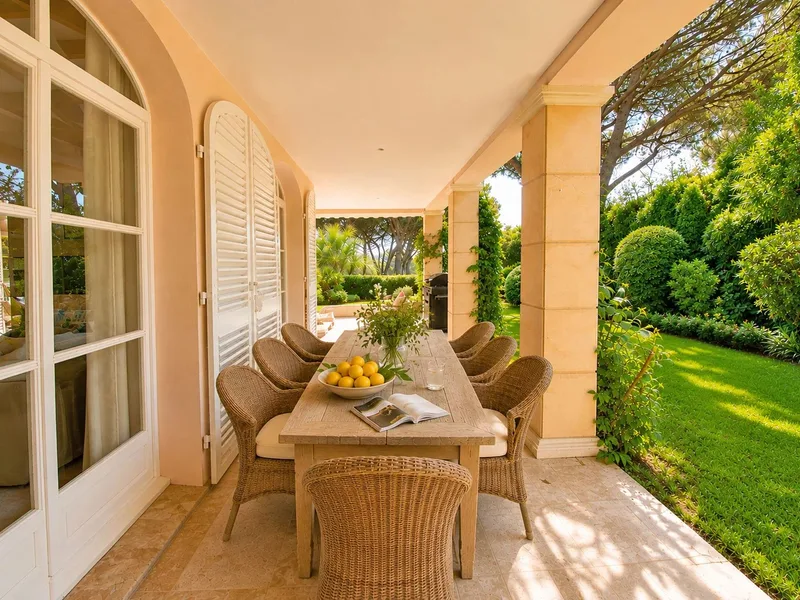EXCLUSIVITÉ À GRIMAUD – VUE MER – DOMAINE PRIVÉ – GOLF DE BEAUVALLON
