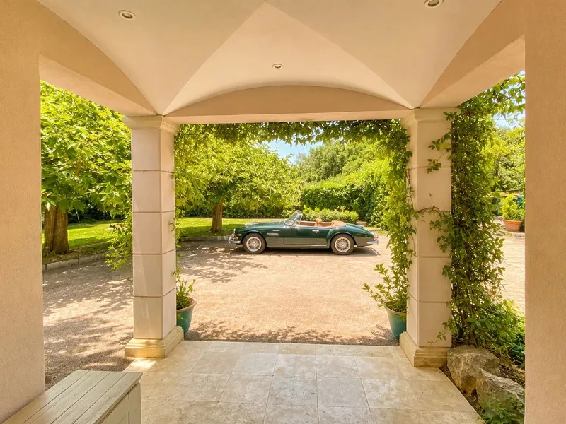 EXCLUSIVITÉ À GRIMAUD – VUE MER – DOMAINE PRIVÉ – GOLF DE BEAUVALLON
