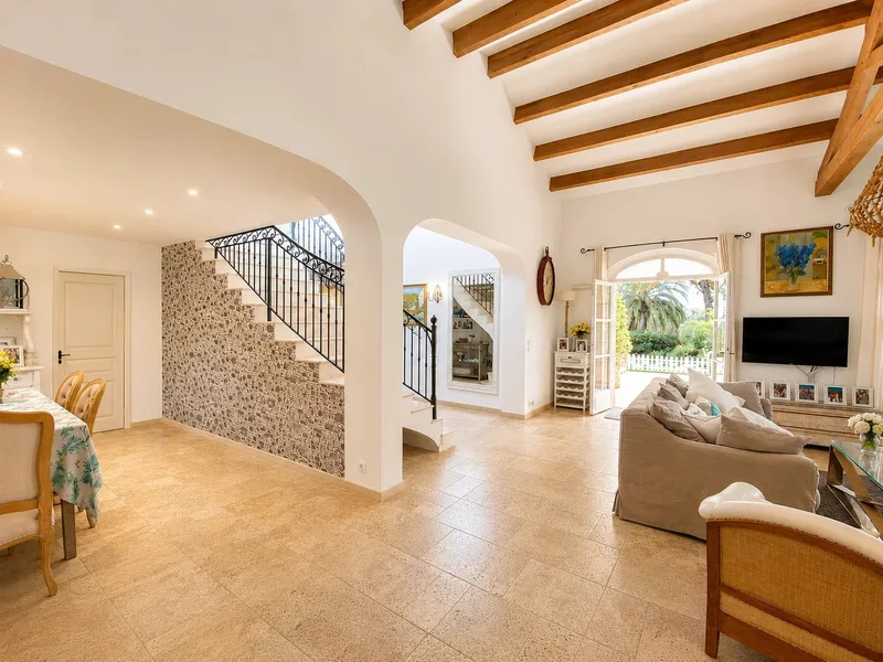 EXCLUSIVITÉ À GRIMAUD – VUE MER – DOMAINE PRIVÉ – GOLF DE BEAUVALLON