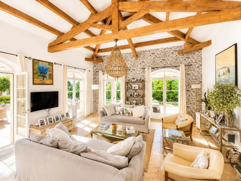 EXCLUSIVITÉ À GRIMAUD – VUE MER – DOMAINE PRIVÉ – GOLF DE BEAUVALLON