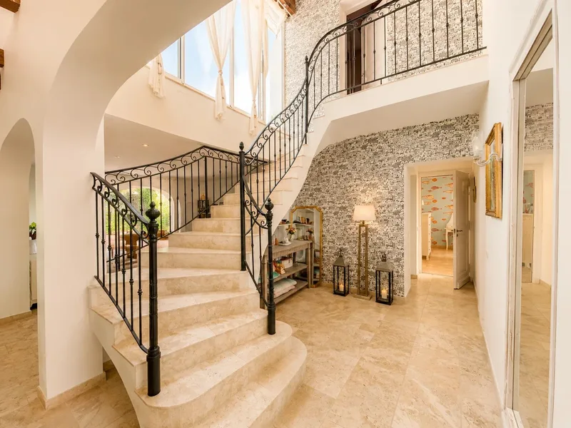 EXCLUSIVITÉ À GRIMAUD – VUE MER – DOMAINE PRIVÉ – GOLF DE BEAUVALLON