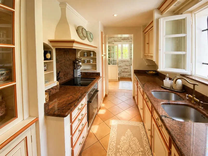 EXCLUSIVITÉ À GRIMAUD – VUE MER – DOMAINE PRIVÉ – GOLF DE BEAUVALLON