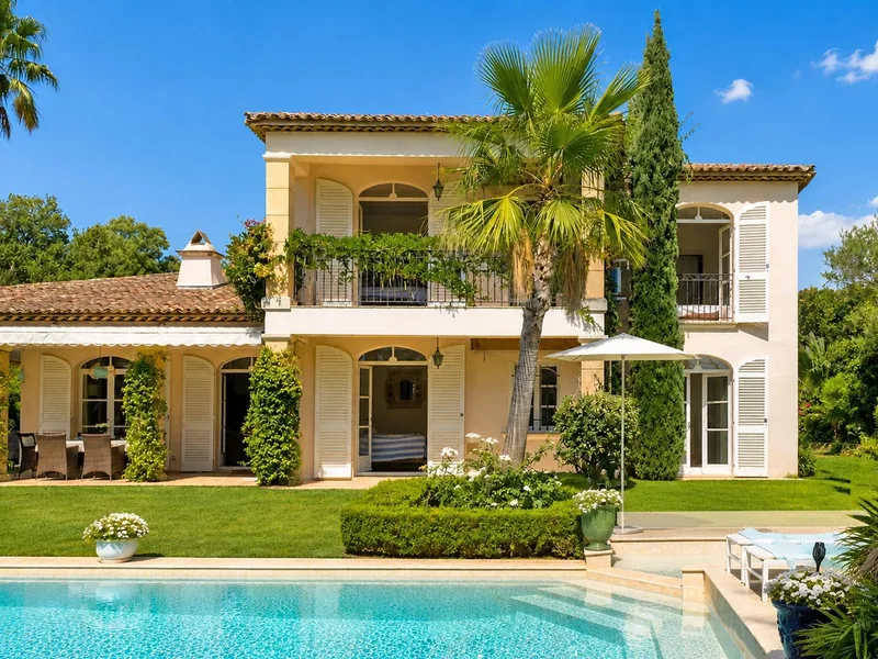 EXCLUSIVITÉ À GRIMAUD – VUE MER – DOMAINE PRIVÉ – GOLF DE BEAUVALLON