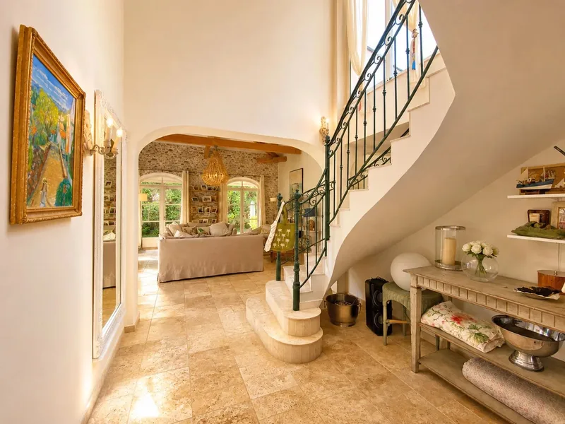 EXCLUSIVITÉ À GRIMAUD – VUE MER – DOMAINE PRIVÉ – GOLF DE BEAUVALLON