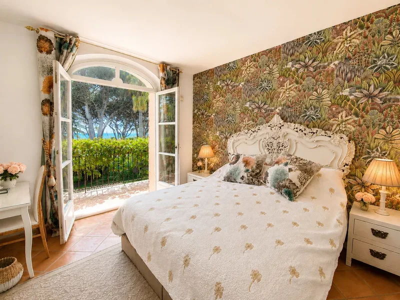 EXCLUSIVITÉ À GRIMAUD – VUE MER – DOMAINE PRIVÉ – GOLF DE BEAUVALLON
