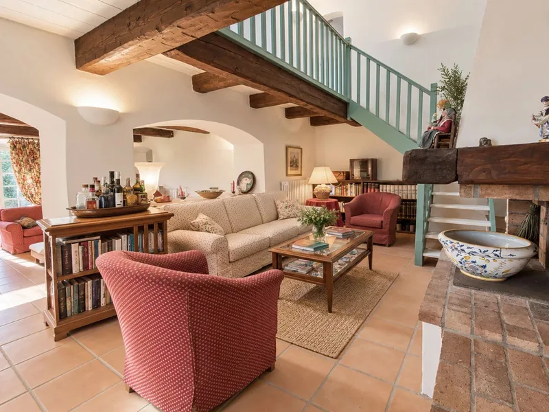 Provençal stone Bastide with private vineyards in Cogolin
