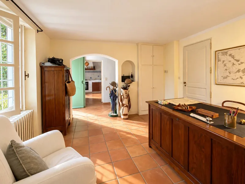 Provençal stone Bastide with private vineyards in Cogolin