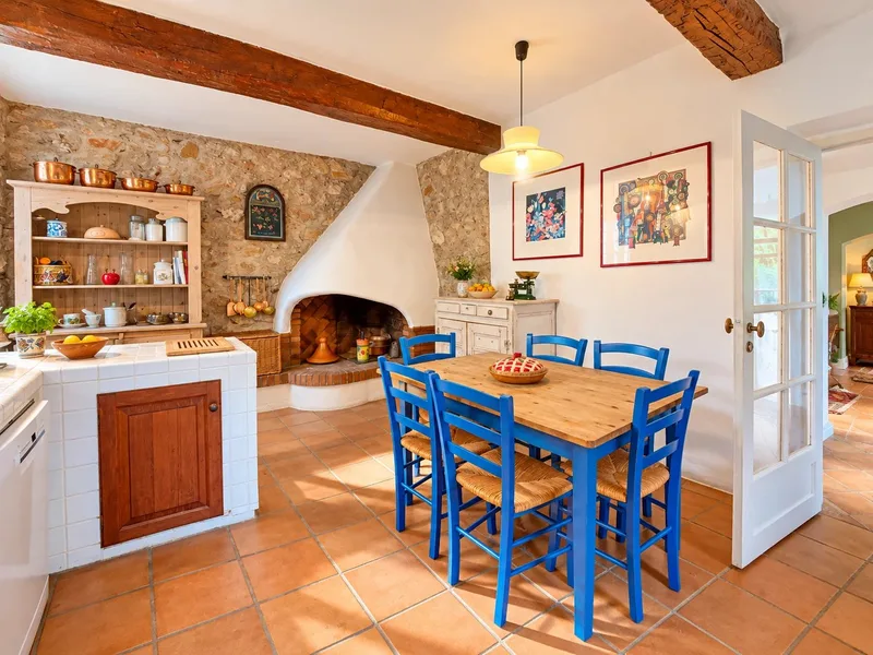 Provençal stone Bastide with private vineyards in Cogolin