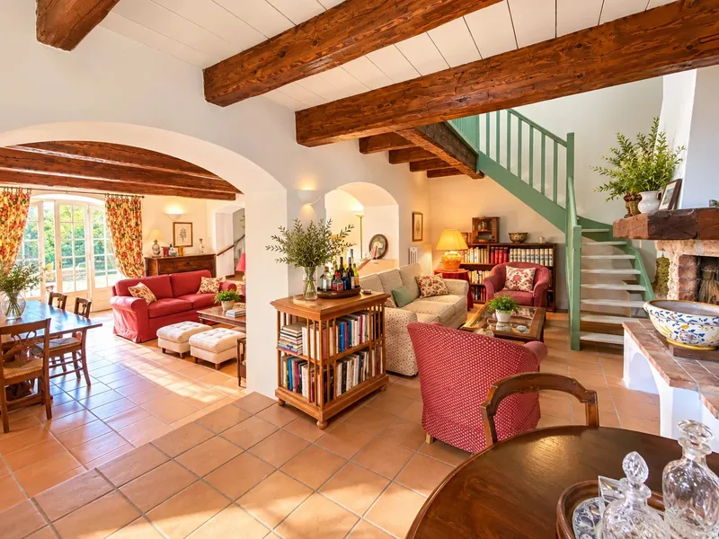 Provençal stone Bastide with private vineyards in Cogolin