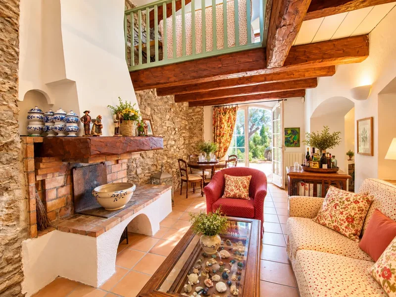 Provençal stone Bastide with private vineyards in Cogolin