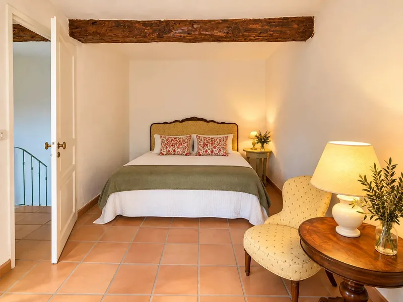 Provençal stone Bastide with private vineyards in Cogolin