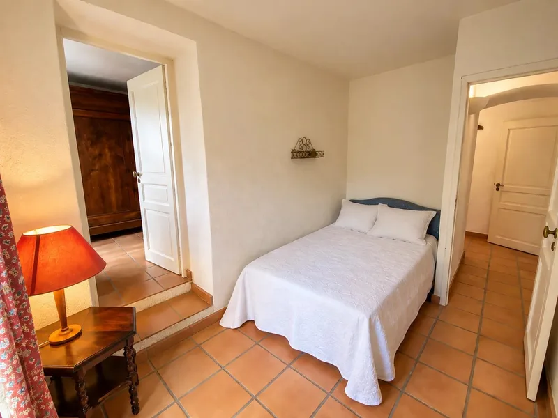 Provençal stone Bastide with private vineyards in Cogolin