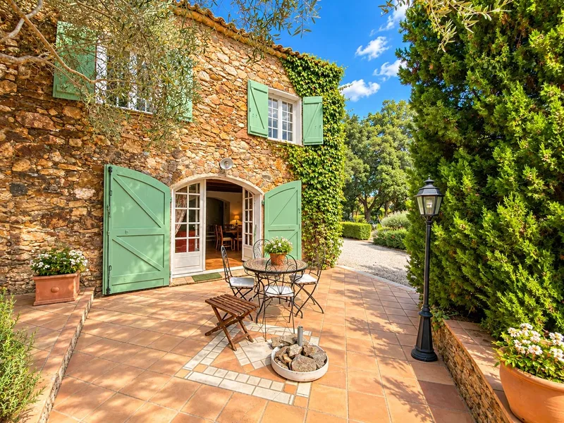 Provençal stone Bastide with private vineyards in Cogolin