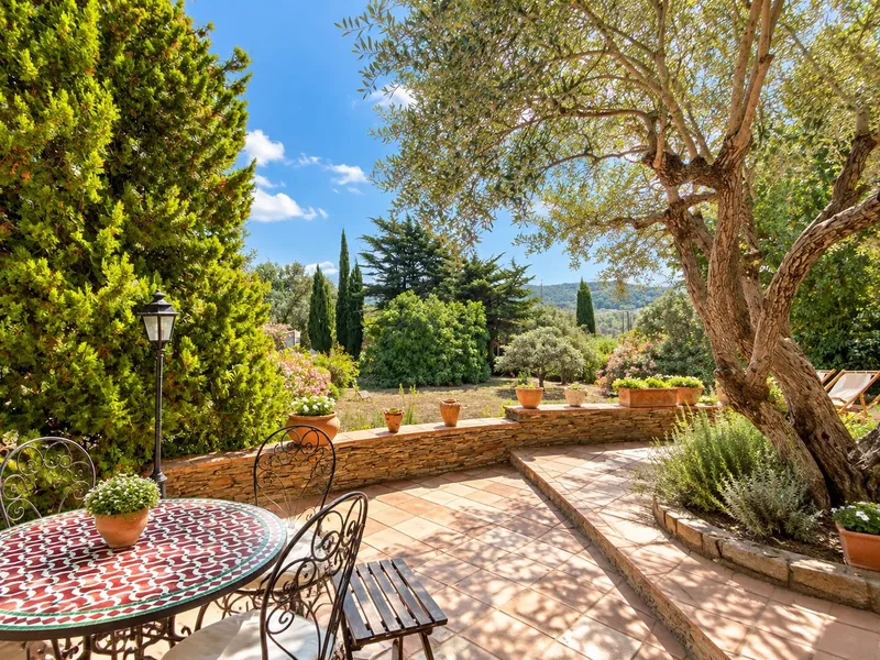 Provençal stone Bastide with private vineyards in Cogolin